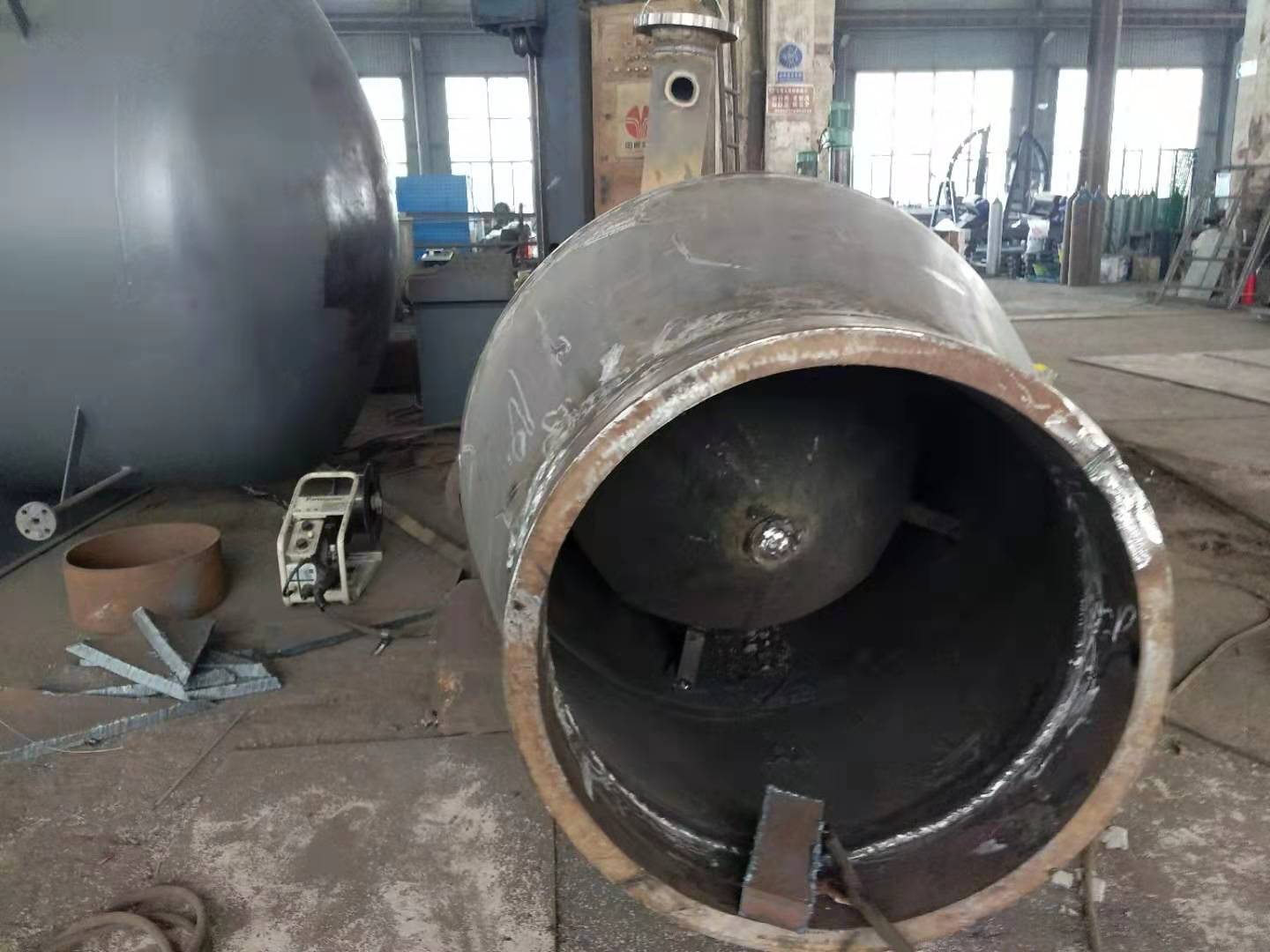 集粒器屬于吹管消聲器匹配設(shè)備，集粒器也被稱為集渣器。